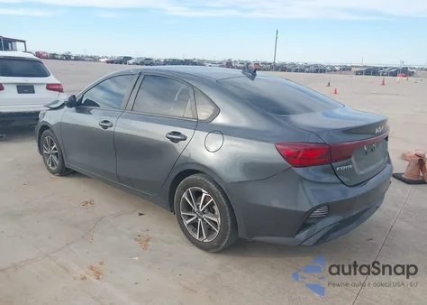 2022 Kia Forte Lxs z USA, uszkodzony, nr VIN 3KPF24AD4NE446440